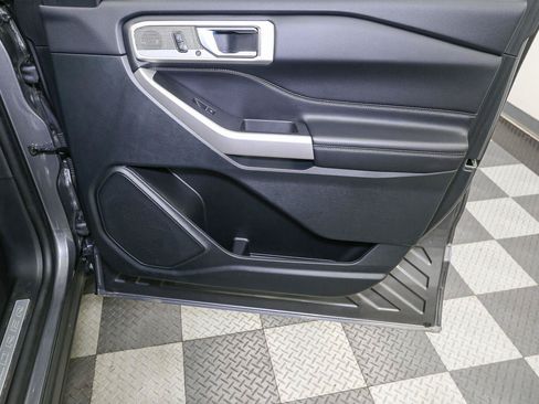 Used 2024 Ford Explorer Limited w/ Equipment Group 301A AWD/4WD image 22