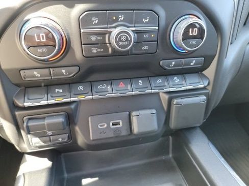 Used 2021 Chevrolet Silverado 1500 LT Trail Boss w/ Convenience Package II AWD/4WD image 18