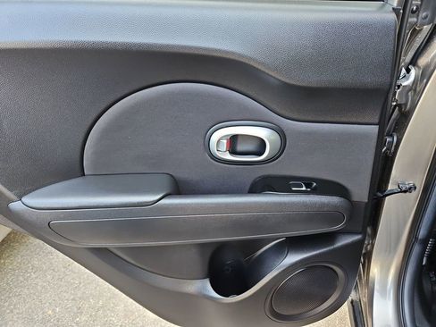 Used 2018 Kia Soul FWD image 25