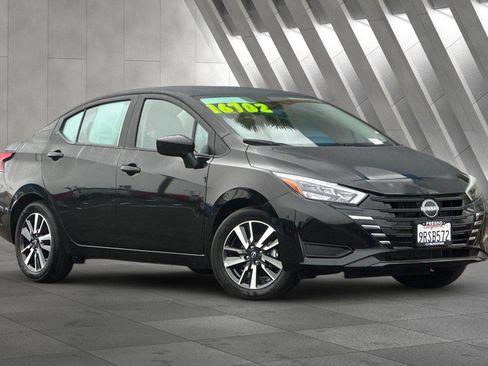 Used 2025 Nissan Versa SV image 1