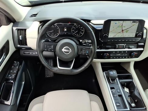 Used 2025 Nissan Pathfinder SL FWD image 20