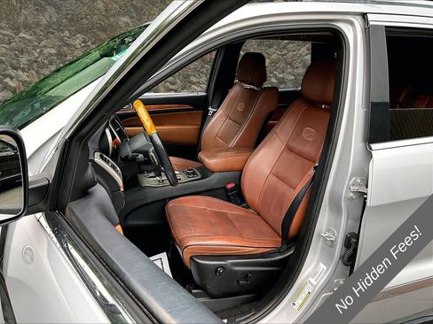 Used 2013 Jeep Grand Cherokee Overland w/ Advance Technology Group AWD/4WD image 18