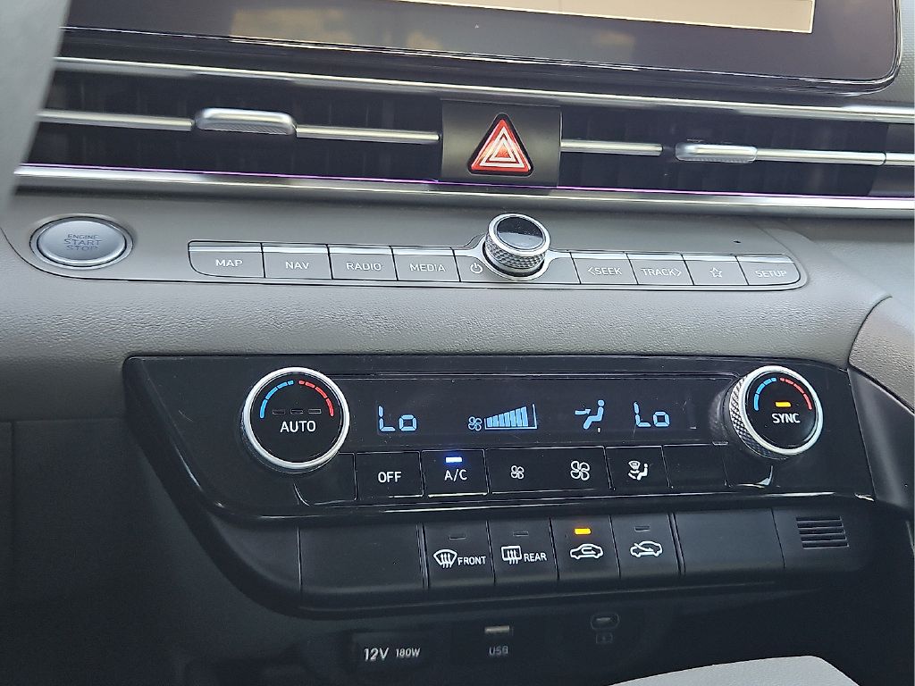 Used 2024 Hyundai Elantra SEL FWD image 17