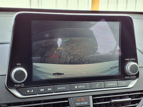 Used 2025 Nissan Altima 2.5 SV FWD image 9