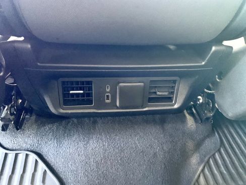 Used 2023 Chevrolet Silverado 1500 LT image 32