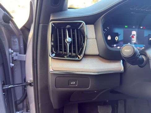 New 2026 Volvo XC90 B6 Plus w/ Protection Package Premier AWD/4WD image 23
