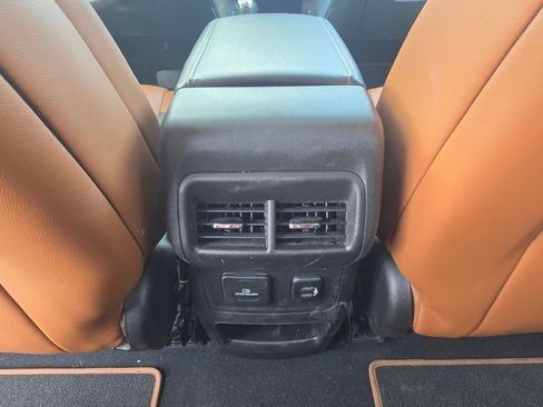 Used 2017 GMC Acadia SLT AWD/4WD image 29