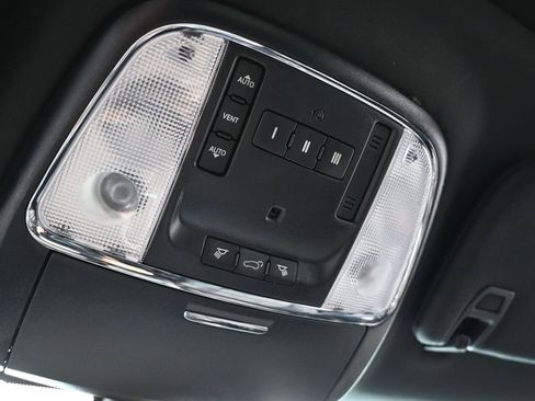 Used 2018 Jeep Grand Cherokee Limited image 22