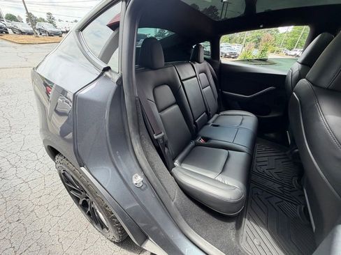 Used 2022 Tesla Model Y Long Range AWD/4WD image 32