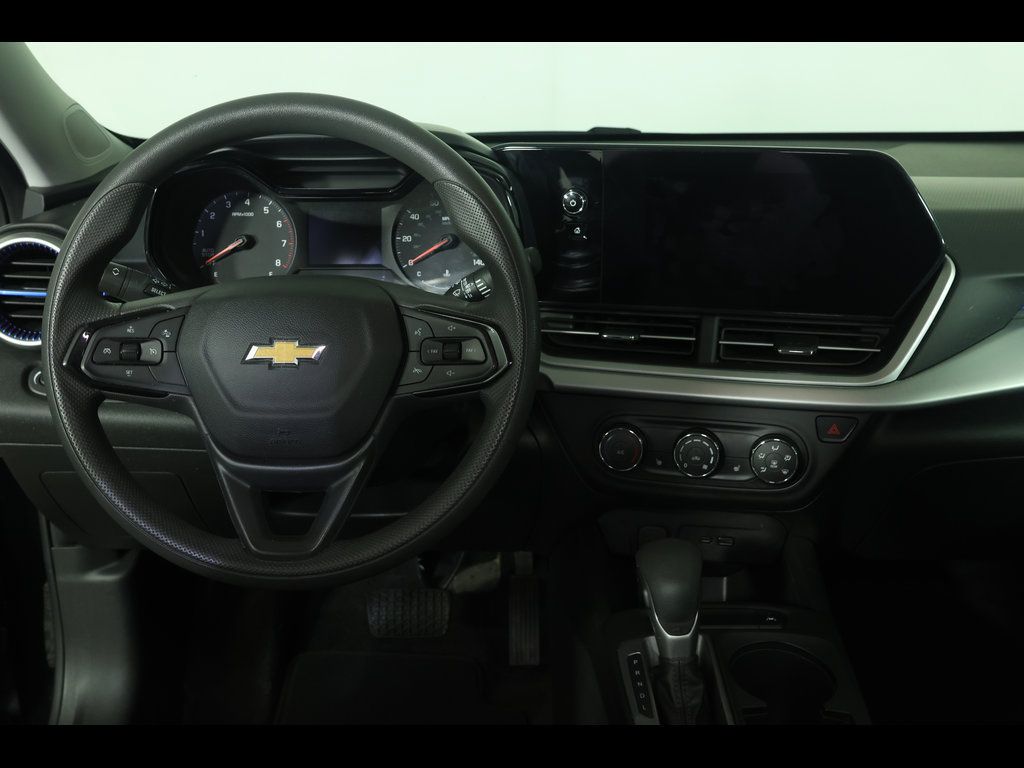 Used 2024 Chevrolet Trax LS w/ LS Convenience Package FWD image 13