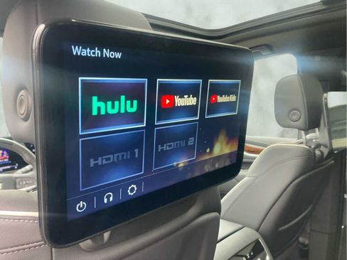 Used 2024 Cadillac Escalade Premium Luxury w/ Performance Package image 21