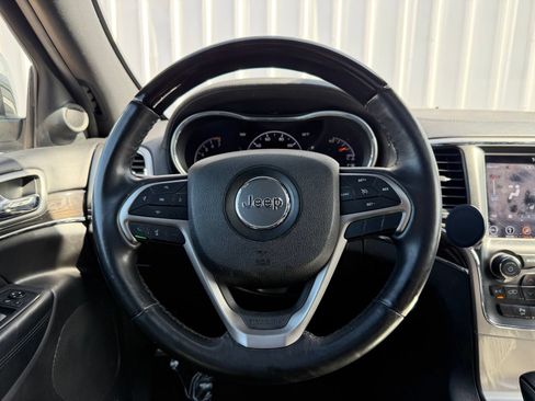 Used 2018 Jeep Grand Cherokee Overland AWD/4WD image 14