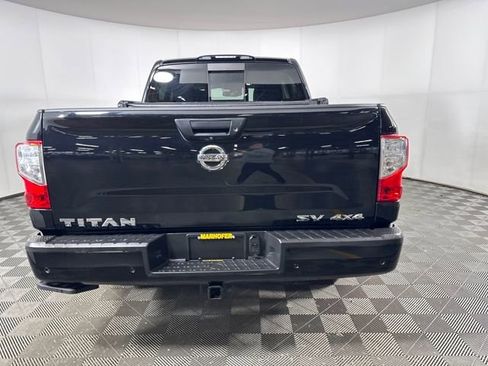 Used 2021 Nissan Titan SV w/ SV Convenience Package image 4