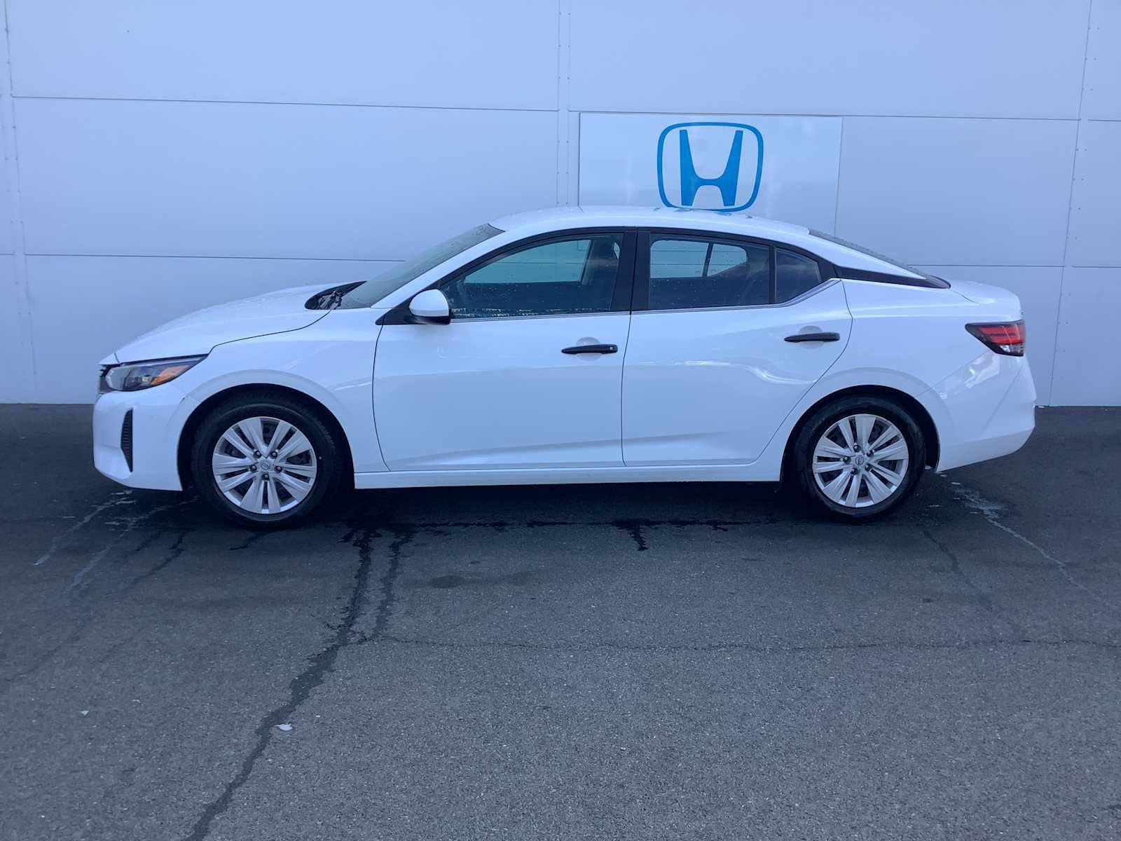 Used 2024 Nissan Sentra S FWD image 2