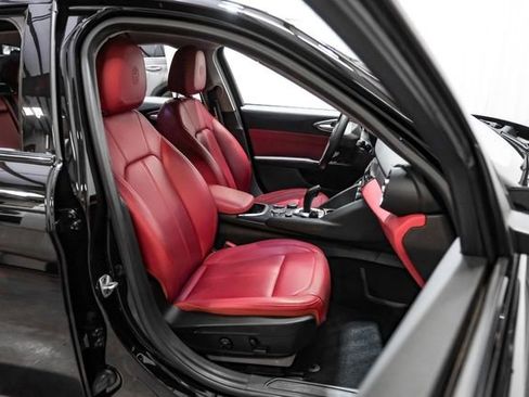 Used 2021 Alfa Romeo Giulia Sprint w/ Nero Edizione RWD image 39