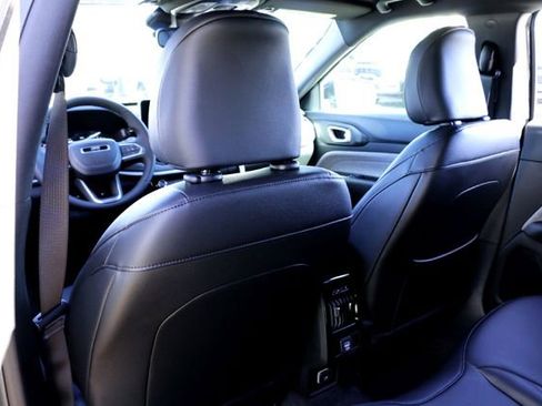New 2026 Jeep Compass Latitude image 17