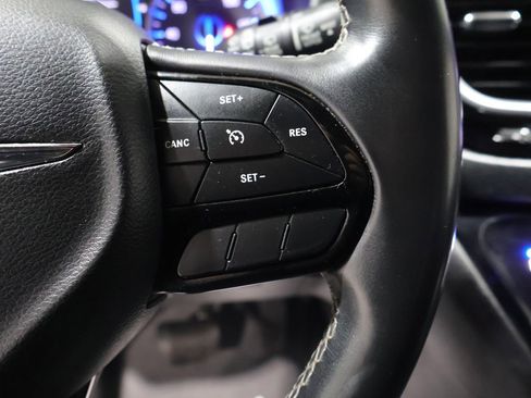 Used 2018 Chrysler Pacifica Touring-L w/ S Appearance Package image 38