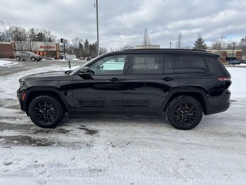 Used 2024 Jeep Grand Cherokee L Altitude image 4