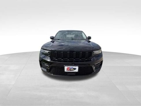 Used 2023 Jeep Grand Cherokee Limited w/ Black Appearance Package AWD/4WD image 2