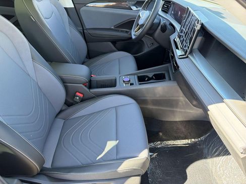 New 2026 Volkswagen Tiguan SE AWD/4WD image 30