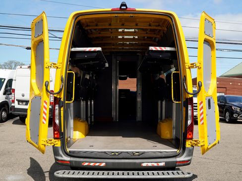 Used 2021 Mercedes-Benz Sprinter 2500 image 10