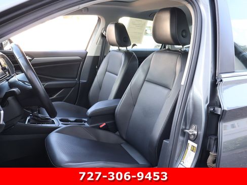 Used 2019 Volkswagen Jetta SE w/ Cold Weather Package image 2