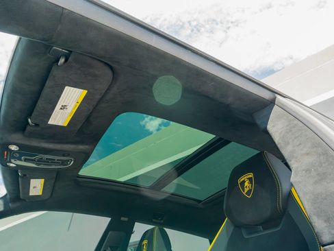 Used 2024 Lamborghini Urus Performante AWD/4WD image 52
