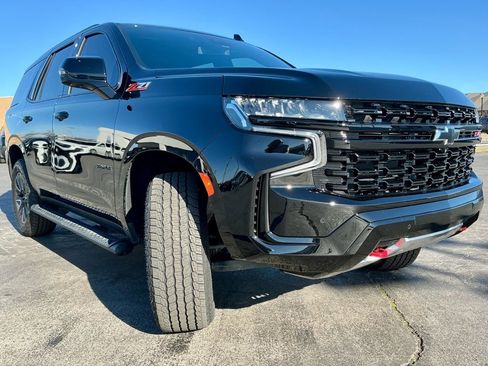 Used 2024 Chevrolet Tahoe Z71 w/ Luxury Package image 3