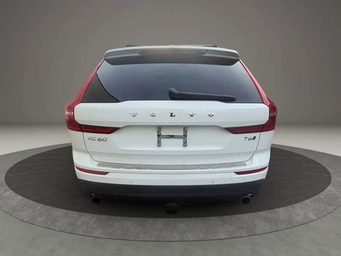 Used 2018 Volvo XC60 T6 Momentum w/ Convenience Package image 6