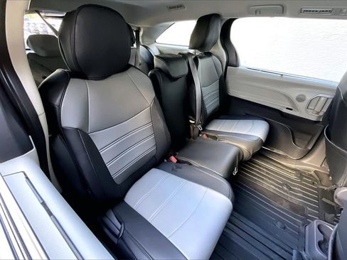 Used 2021 Toyota Sienna LE image 15