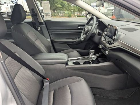 Used 2024 Nissan Altima 2.5 SV image 31