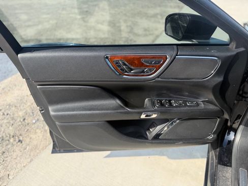 Used 2017 Lincoln Continental Reserve w/ Technology Package image 11