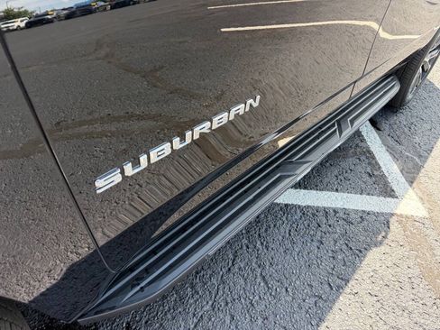 Used 2025 Chevrolet Suburban High Country AWD/4WD image 11