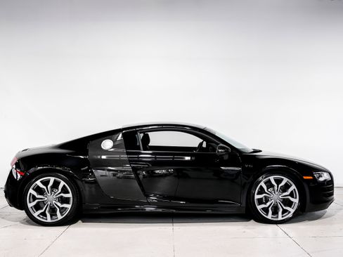 Used 2010 Audi R8 V10 image 2