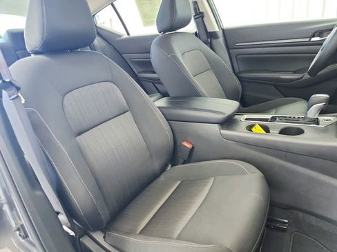 Used 2025 Nissan Altima 2.5 SV image 39