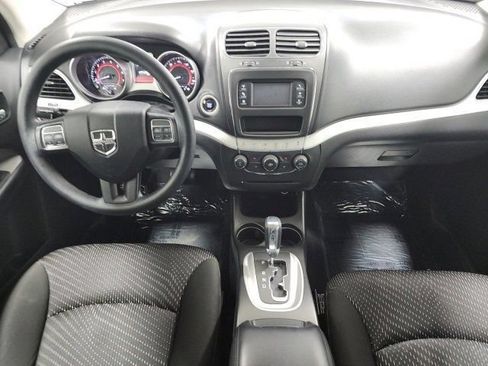 Used 2020 Dodge Journey SE FWD image 2