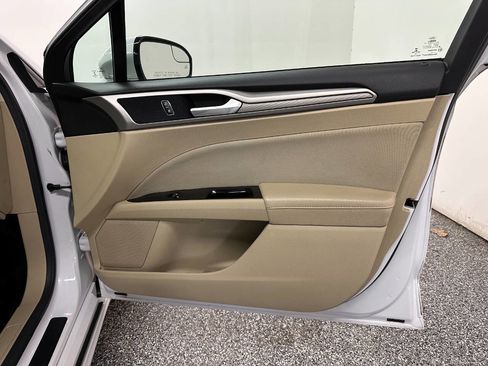 Used 2016 Ford Fusion SE image 20