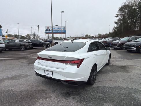 Certified 2022 Hyundai Elantra SEL image 5
