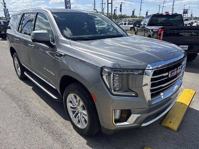 Used 2021 GMC Yukon SLT w/ SLT Premium Package RWD image 3