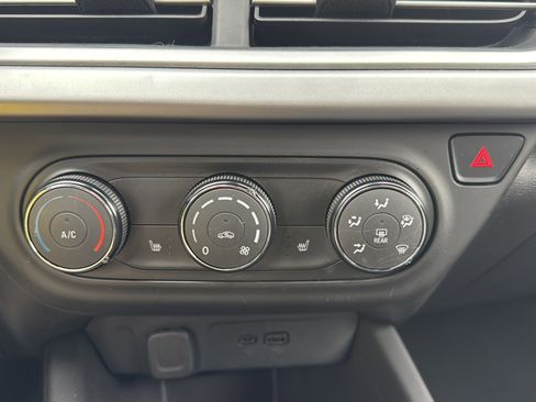 Used 2024 Chevrolet Trax RS image 32