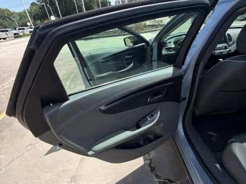 Used 2014 Chevrolet Impala LTZ FWD image 13