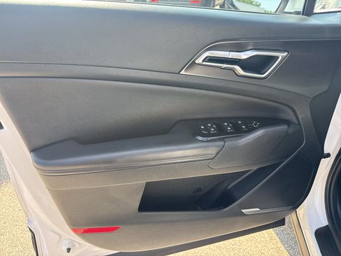 Used 2023 Kia Sportage EX FWD image 13