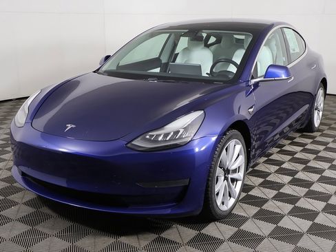 Used 2019 Tesla Model 3 Standard Range Plus image 8