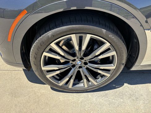 Used 2022 BMW X7 xDrive40i w/ Premium Package AWD/4WD image 13
