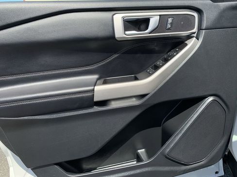 Used 2022 Ford Explorer XLT w/ Equipment Group 202A image 14