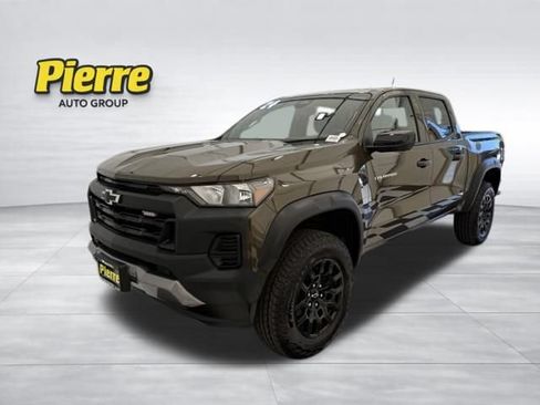 Used 2024 Chevrolet Colorado Trail Boss w/ Technology Package AWD/4WD image 1