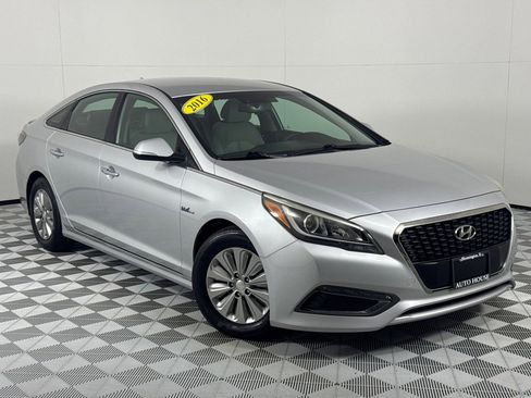 Used 2016 Hyundai Sonata SE image 2