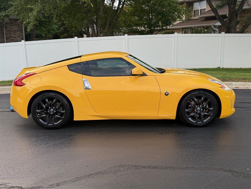 Used 2017 Nissan 370Z Coupe RWD image 5
