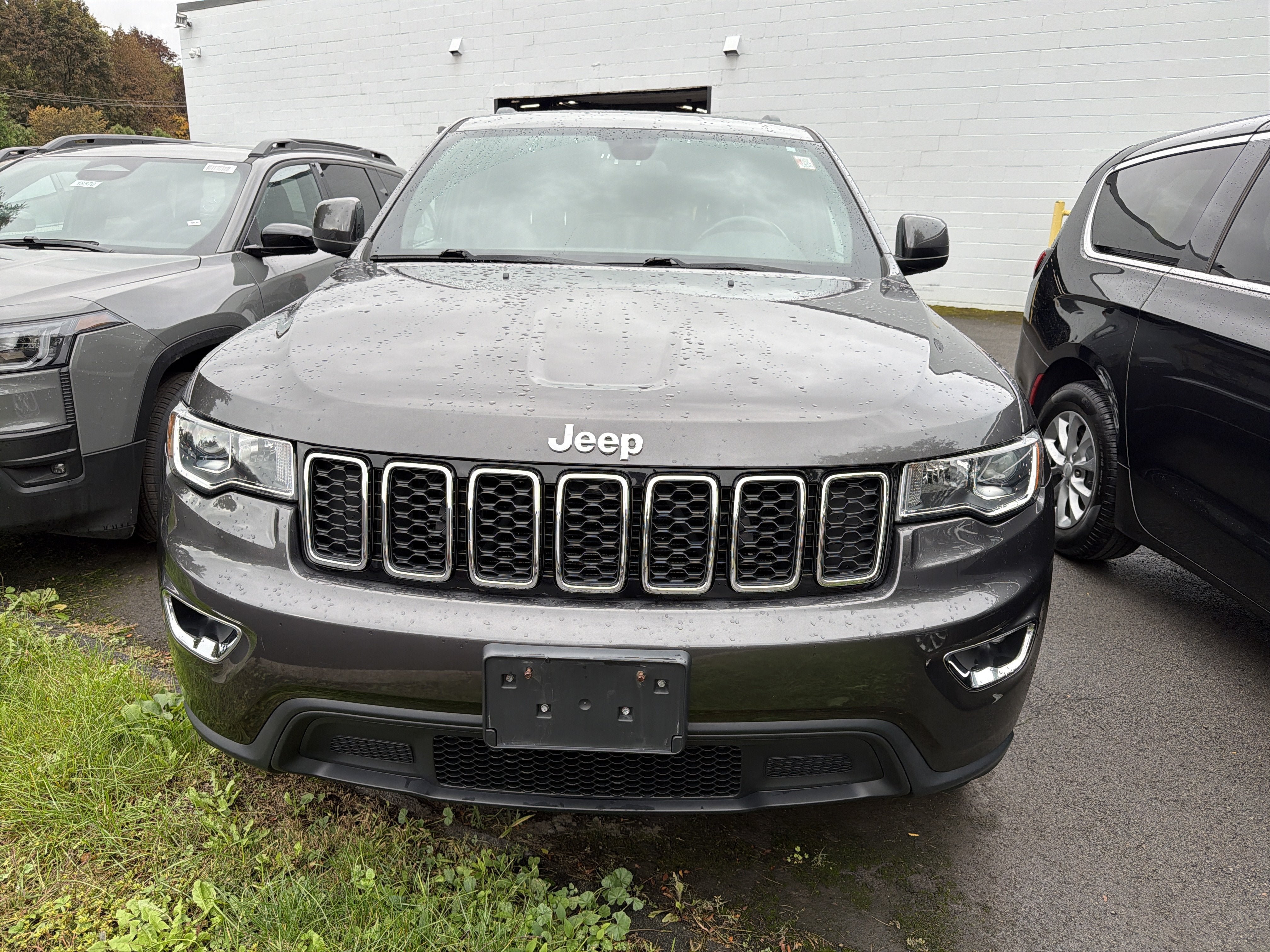 Used 2020 Jeep Grand Cherokee Laredo AWD/4WD image 3
