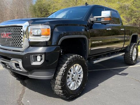 Used 2016 GMC Sierra 2500 Denali w/ Duramax Plus Package image 3